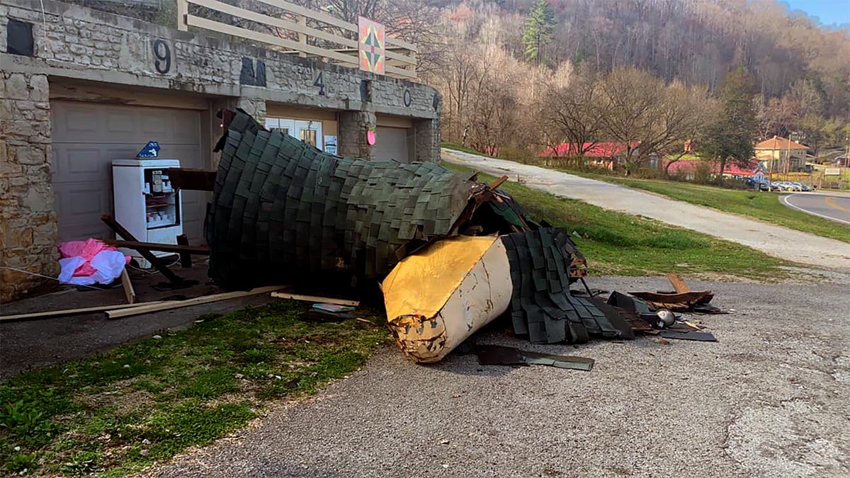 Kentucky town rallies to restore beheaded Mother Goose 