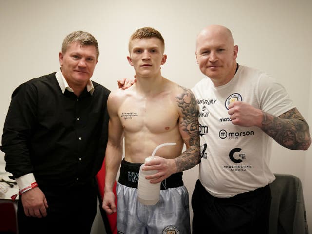 <p>Campbell Hatton poses with his father Ricky (left) and uncle and trainer Matthew (right)</p>