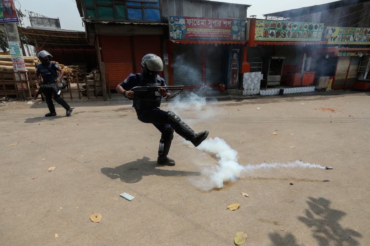 Bangladeshi protesters clash with police during strike 