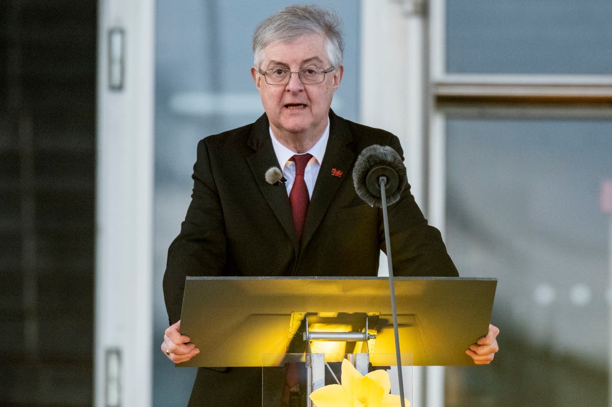 Mark Drakeford backs vaccine certificates for venues in Wales despite Keir Starmer&rsquo;s caution
