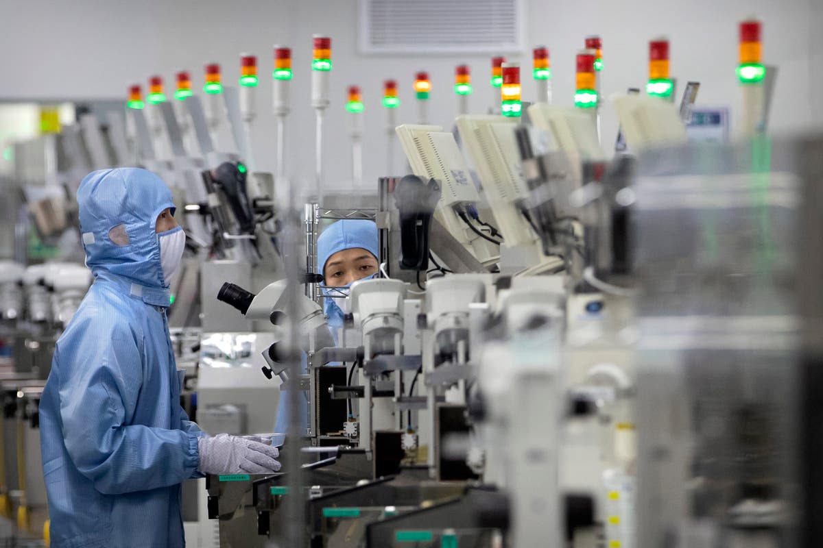 China cuts taxes to spur semiconductor development