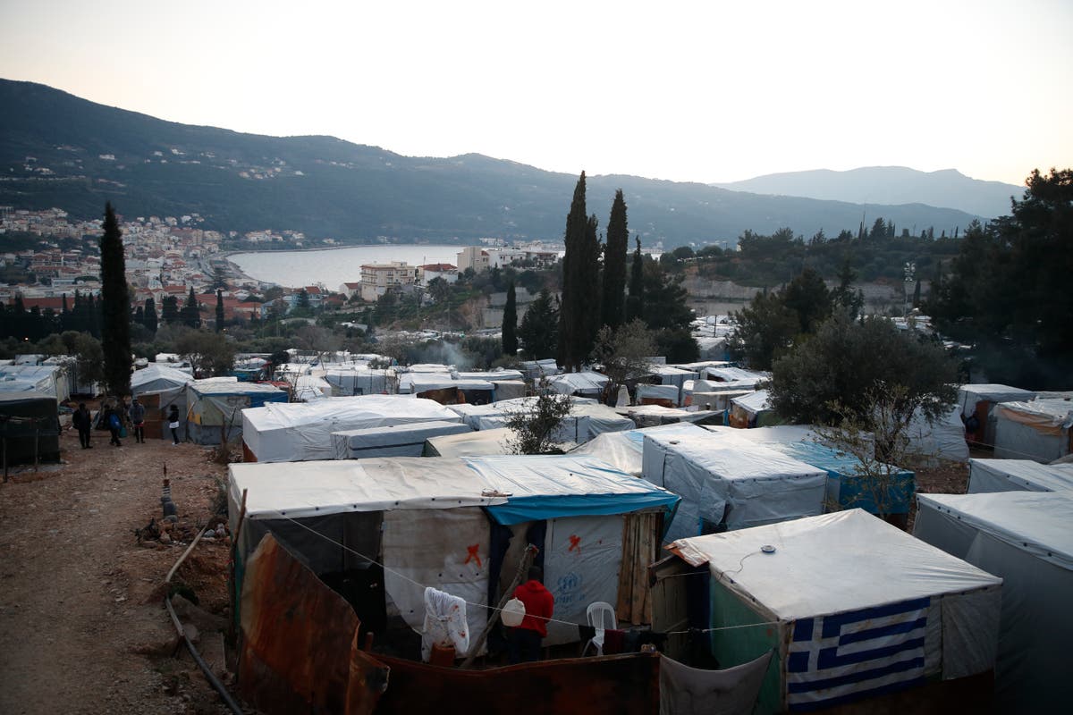 EU commissioner visits refugee facilities on Greek islands