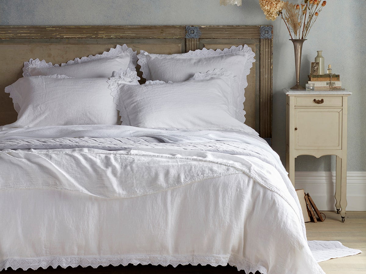Best Linen Bedding 2021 From Luxury To, How To Put A Super King Duvet Cover On