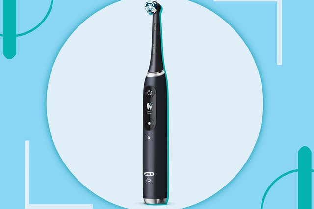 <p>The brush uses micro vibrations rather than a pulsing action, for a powerful yet gentle clean</p>