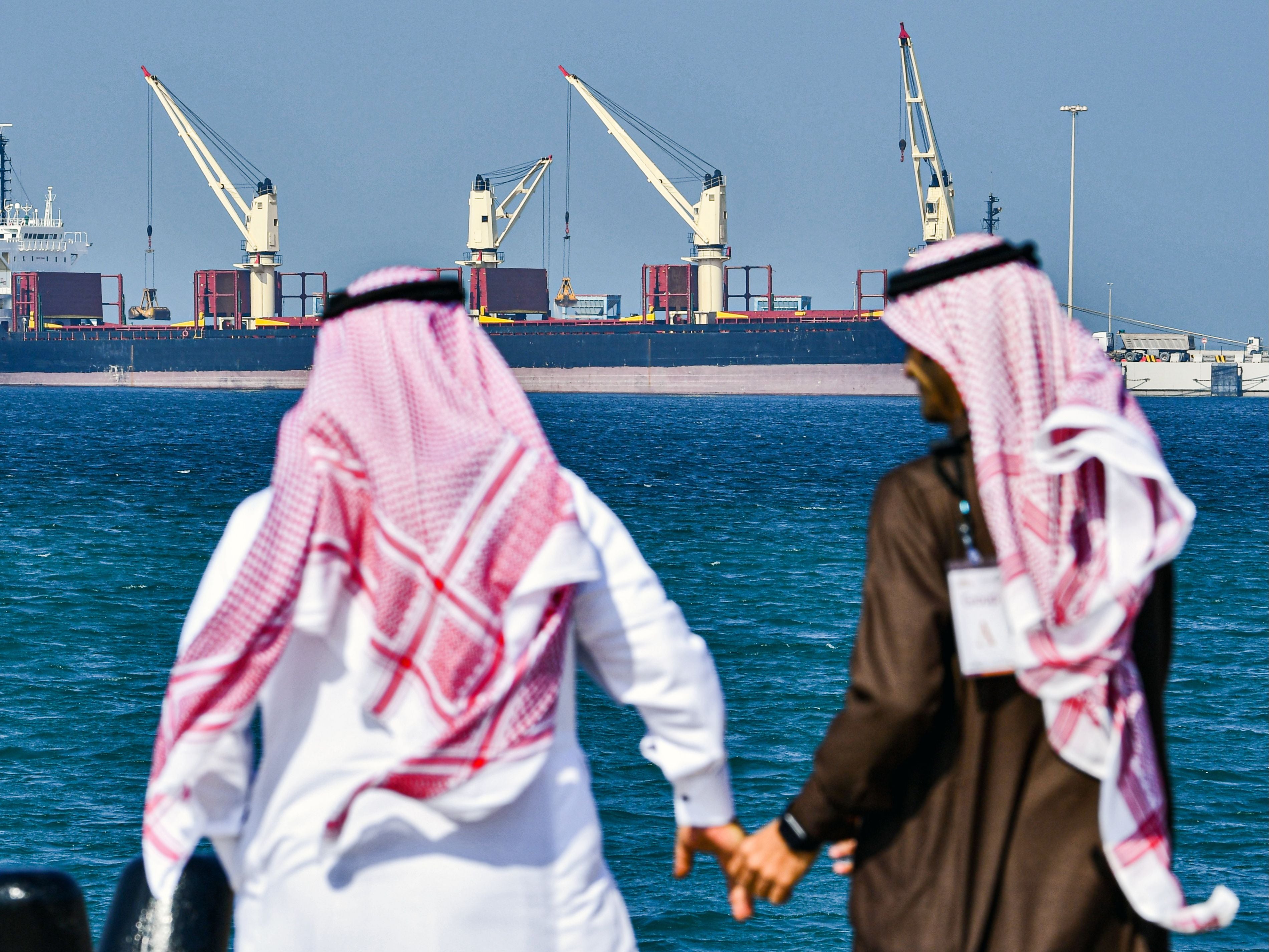 Саудовская аравия показатели. Танкер Саудовская Аравия. Саудовская Аравия нефтедобыча. Саудовская Аравия и Объединенные арабские эмираты. Саудовская Аравия морской порт.