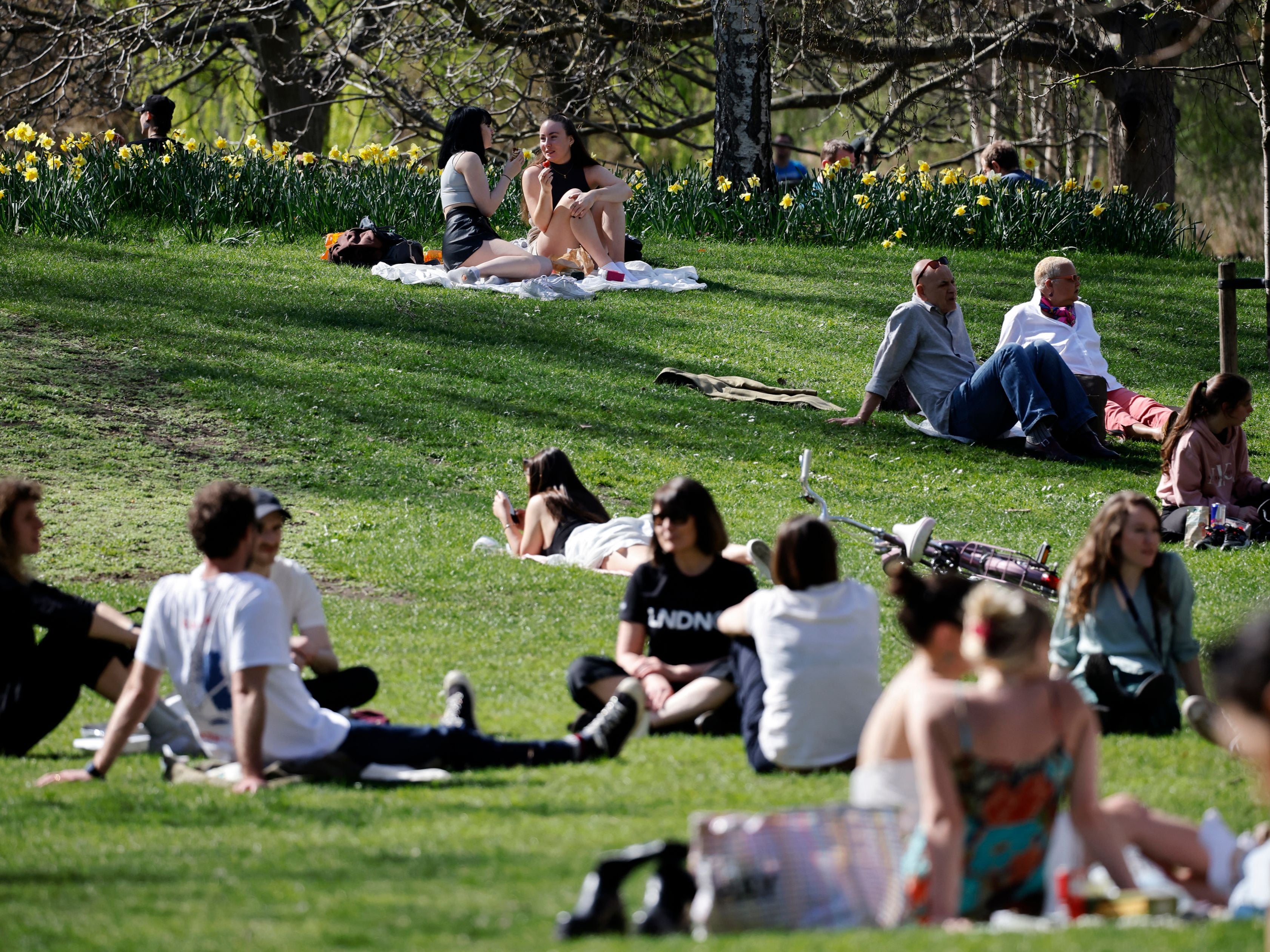 St James’s Park was bustling with people as temperatures reached near-record highs