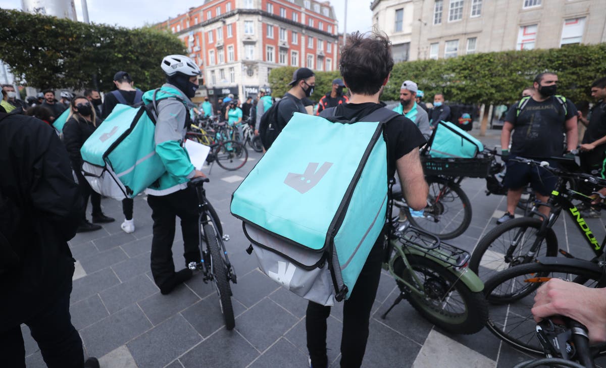 Deliveroo riders ordered to return part of ‘thank you’ bonus payment after technical glitch