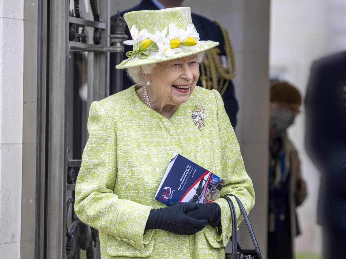 Queen pictured on first public outing in five months Queen pictured on first public outing in five months