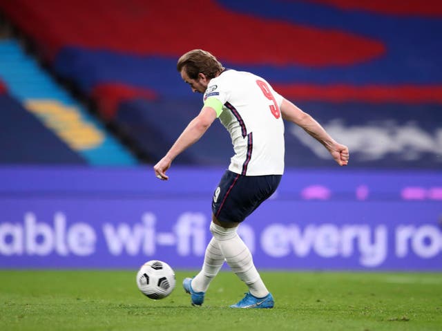<p>Harry Kane scores from the penalty spot</p>