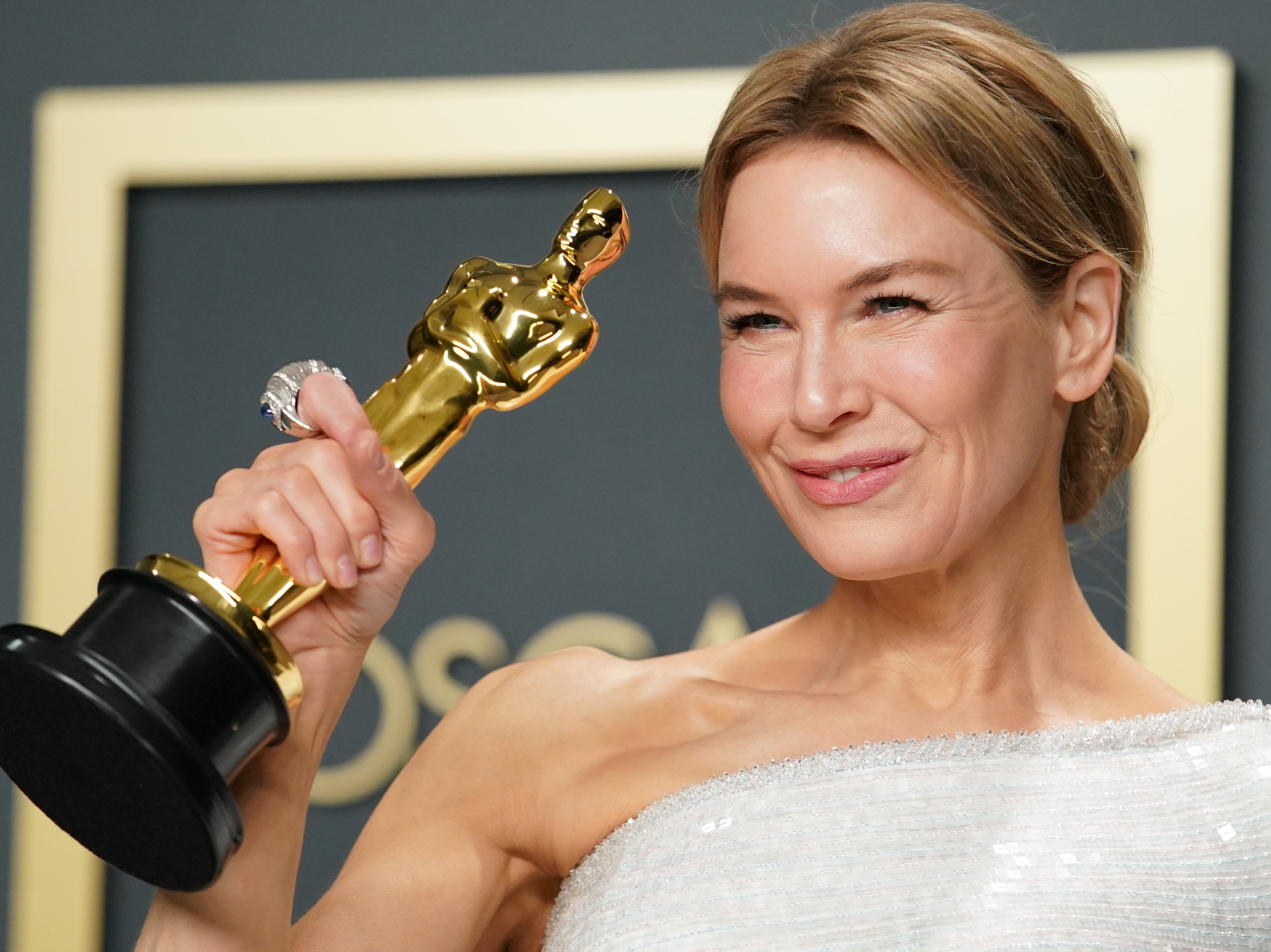 Renée Zellweger ganó su segundo Oscar por interpretar a Judy Garland en Judy de 2019. La actriz había ganado previamente un premio a la Mejor Actriz de Reparto por su papel en Cold Mountain, en 2004.