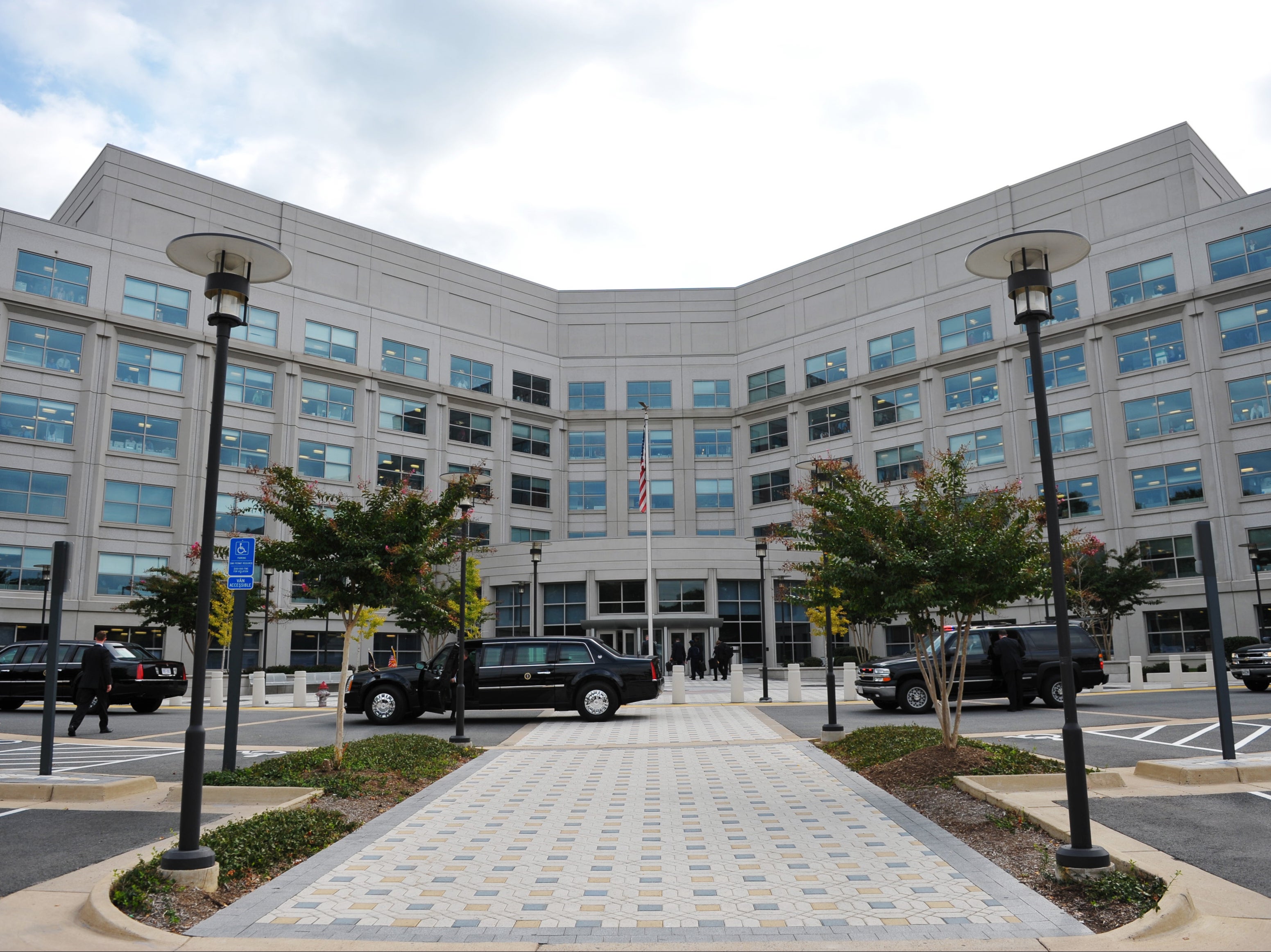 <p>The limousine of US President Barack Obama is seen in front of the National Counterterrorism Centre building on 6 October 2009 in McClean, Virginia</p>