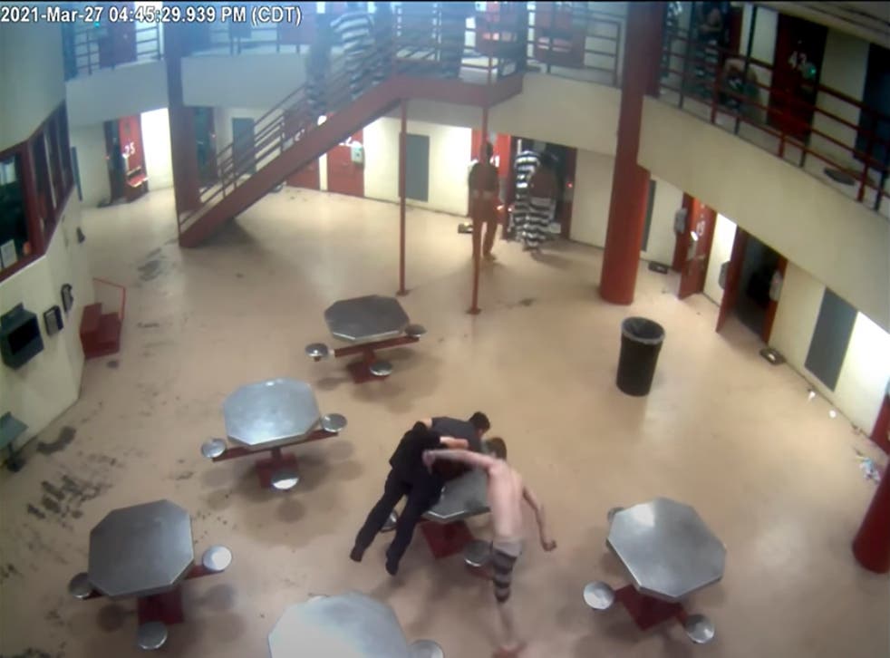 Video shows Oklahoma jailer being brutalized by inmates Oklahoma