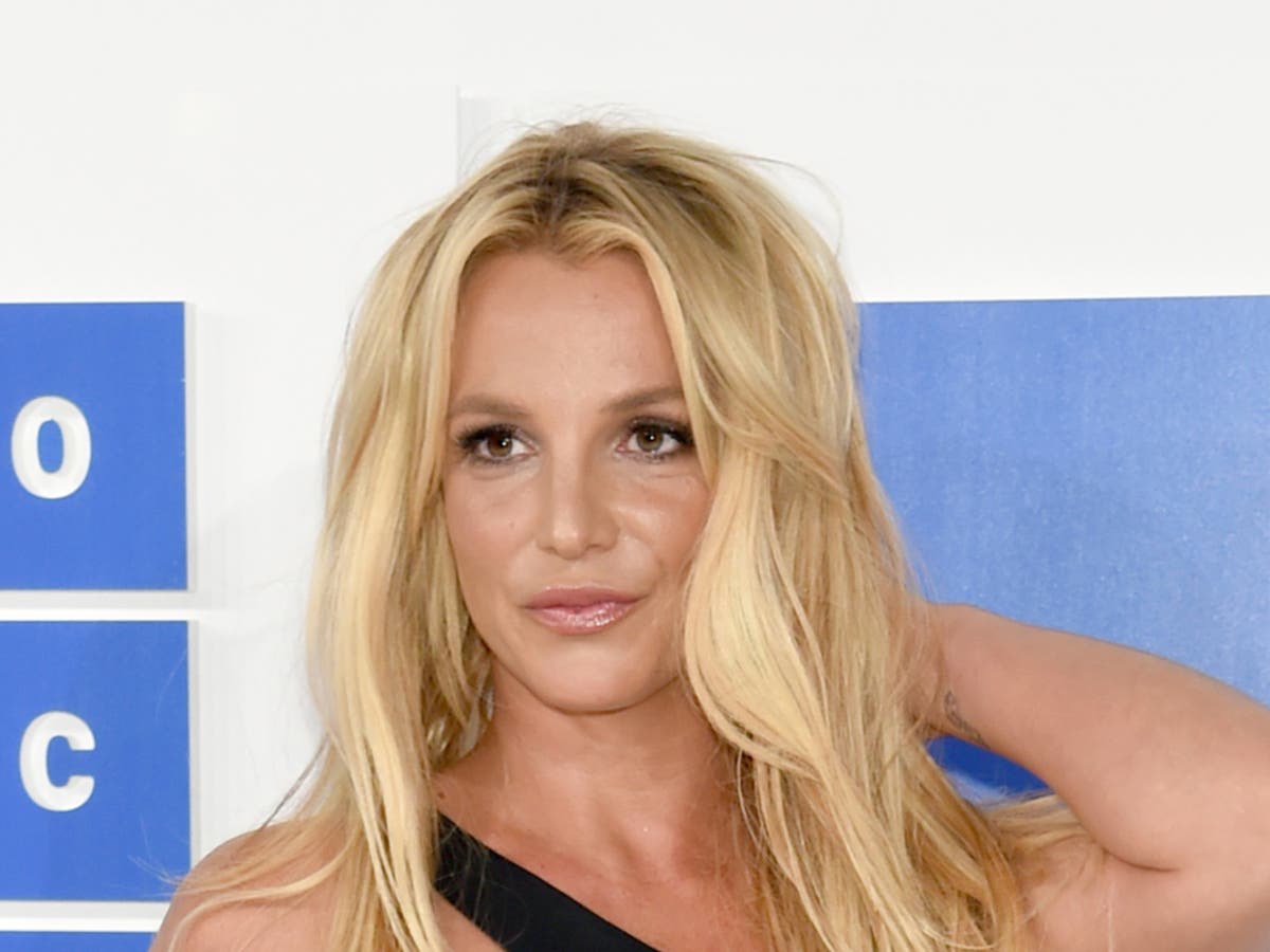 Britney Spears clears up fan conspiracy theory that she doesn’t write her own Instagram posts