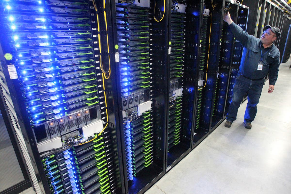 User servers. Сервер. Дата центр. Серверная ЦОД. Дата центр Facebook.