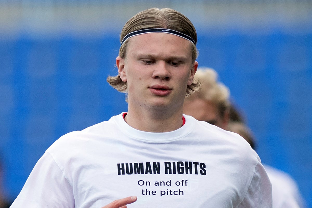 Accusing footballers of hypocrisy for protesting about human rights ...