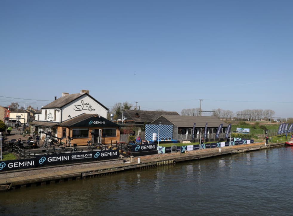 Boat Race LIVE: Latest updates from Oxford vs Cambridge women's and men's races | The Independent
