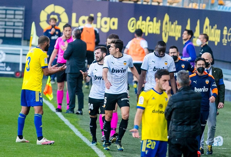 Mouctar Diakhaby and his Valencia team-mates leave the pitch