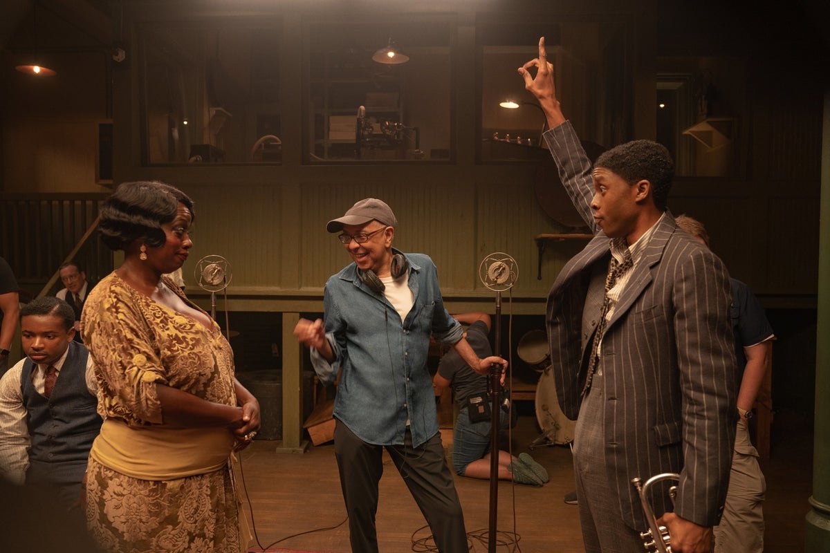 <p>Viola Davis, Chadwick Boseman y el director George C.Wolfe en el set de Black Bottom de Ma Rainey.</p>