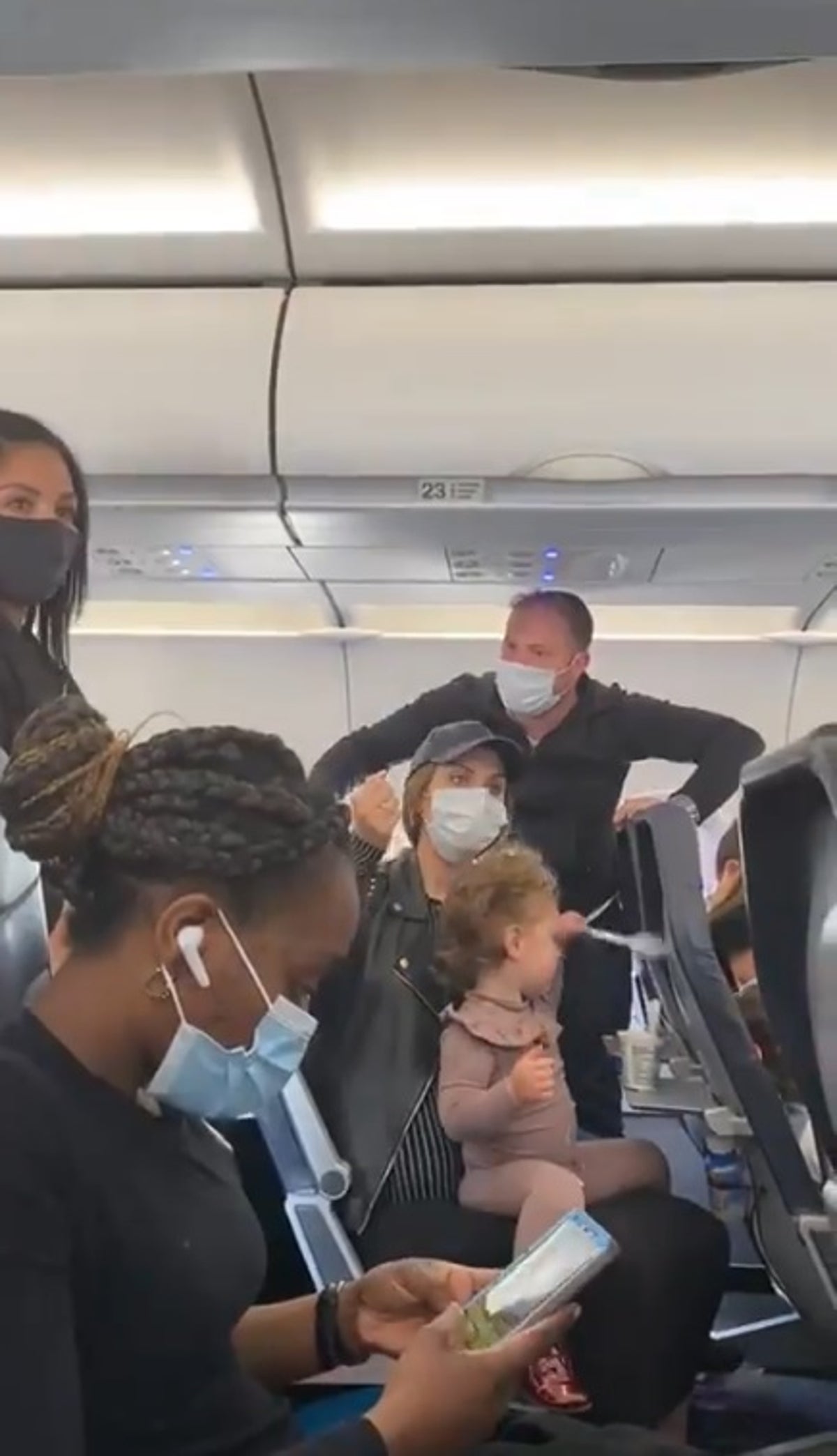 Video shows family kicked off Spirit flight over mask spat