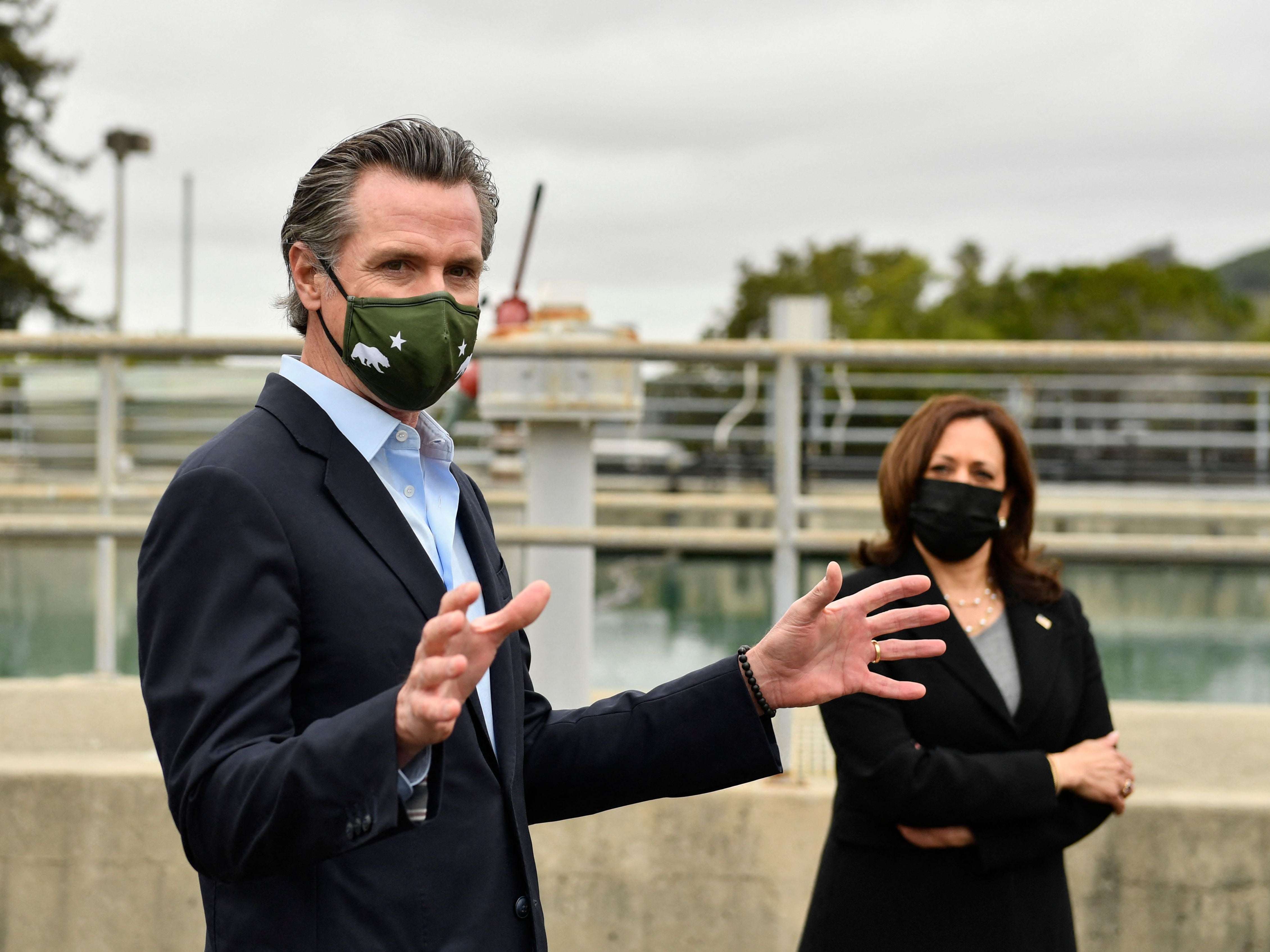 <p>La vicepresidenta Kamala Harris emitió una fuerte declaración de apoyo al gobernador de California, Gavin Newsom, durante su visita al estado durante el fin de semana de Pascua</p>