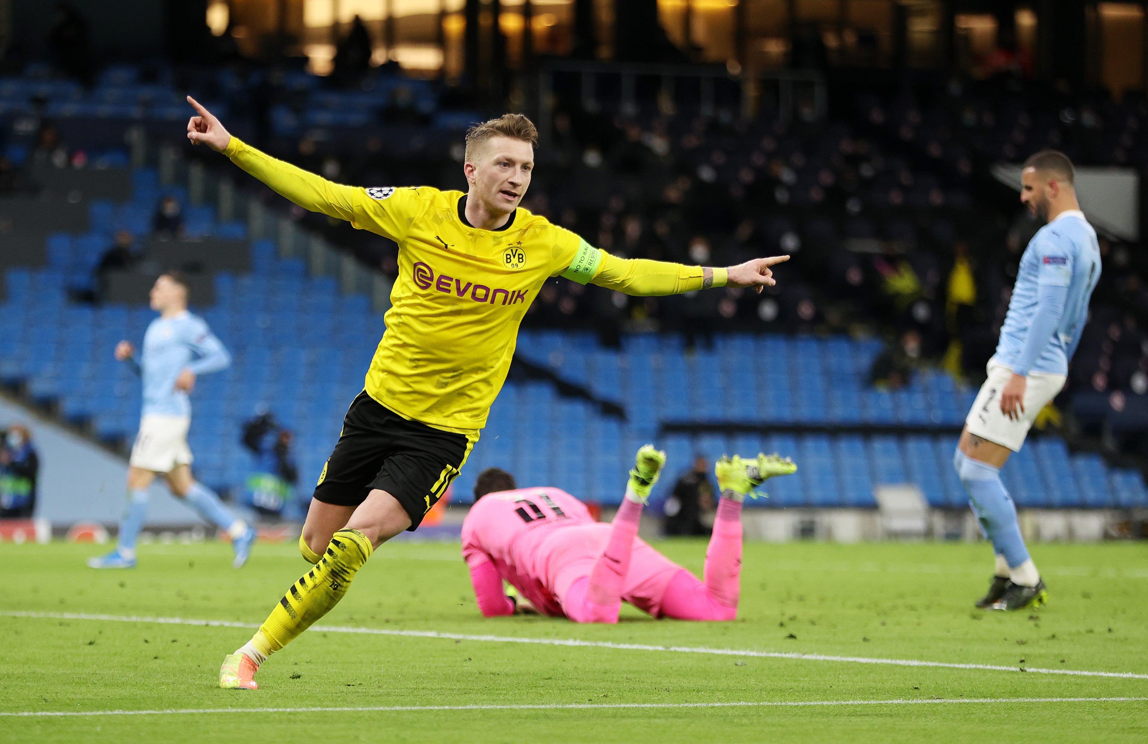 Marco Reus celebrates after equalising for Borussia Dortmund