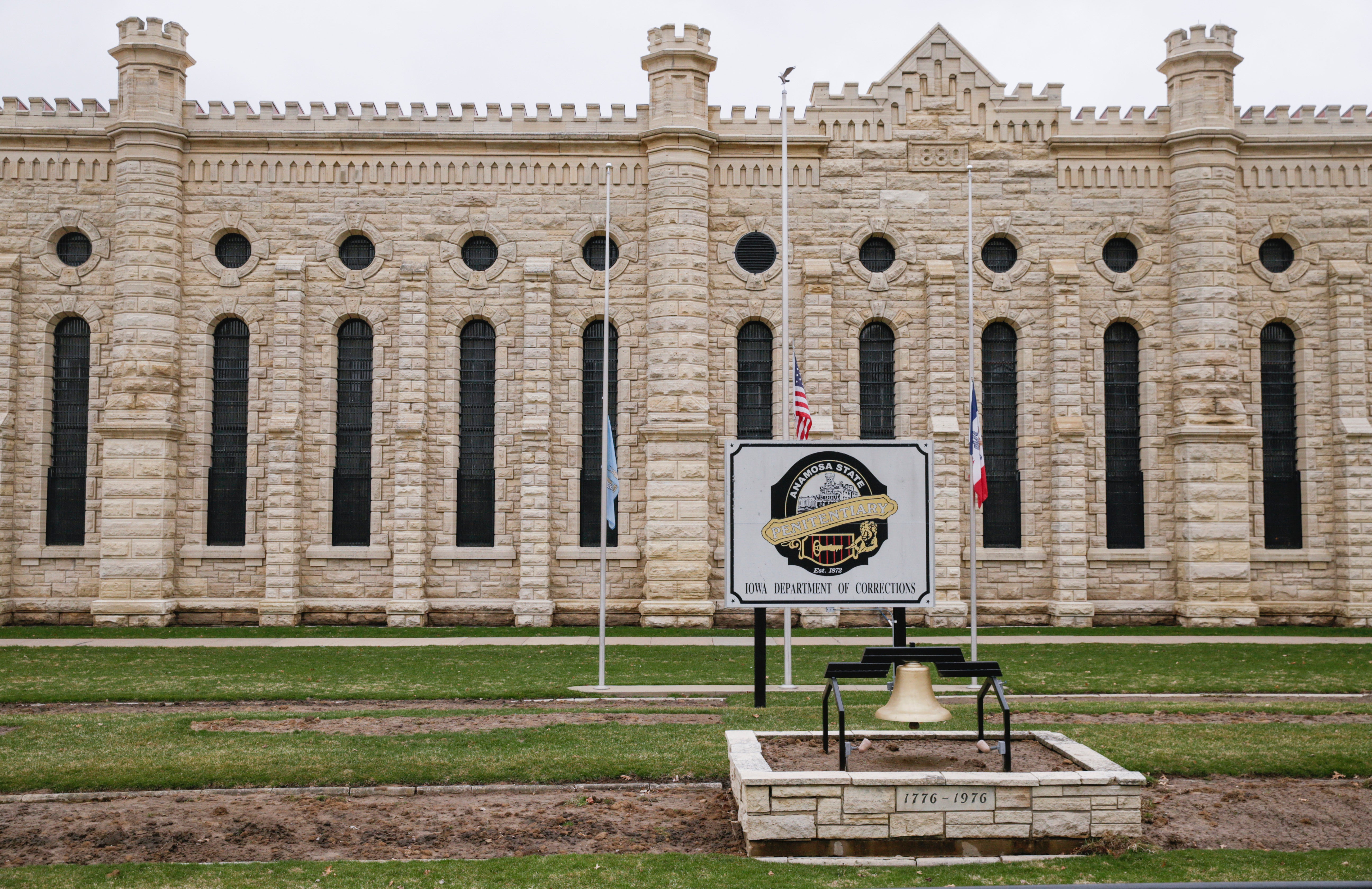 Prison Staff Killed Iowa