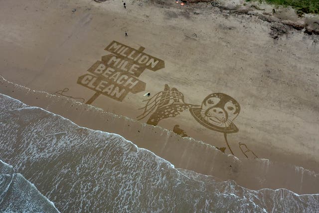 <p>A 50-metre-long drawing of a seal at Cayton Bay in Yorkshire is used to launch Surfers Against Sewage’s ‘million mile beach clean’ campaign</p>