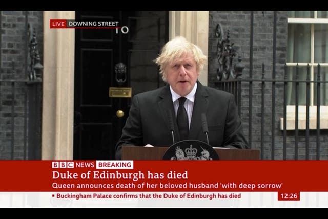 <p>El primer ministro Boris Johnson ha rendido homenaje al duque de Edimburgo por su “firme apoyo a Su Majestad la Reina... su fuerza y permanencia durante más de 70 años”.</p>