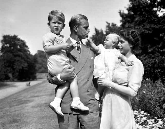 <p>Felipe se casó con la princesa Isabel en una ceremonia en la Abadía de Westminster el 20 de noviembre de 1947.</p>