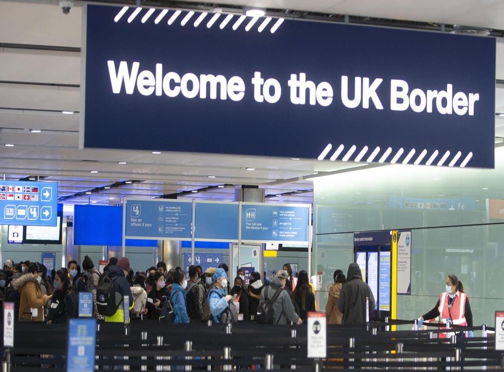 <p>Line time: the transport secretary, Grant Shapps, says processing at passport control will accelerate after the passenger locator form is dropped  </p>