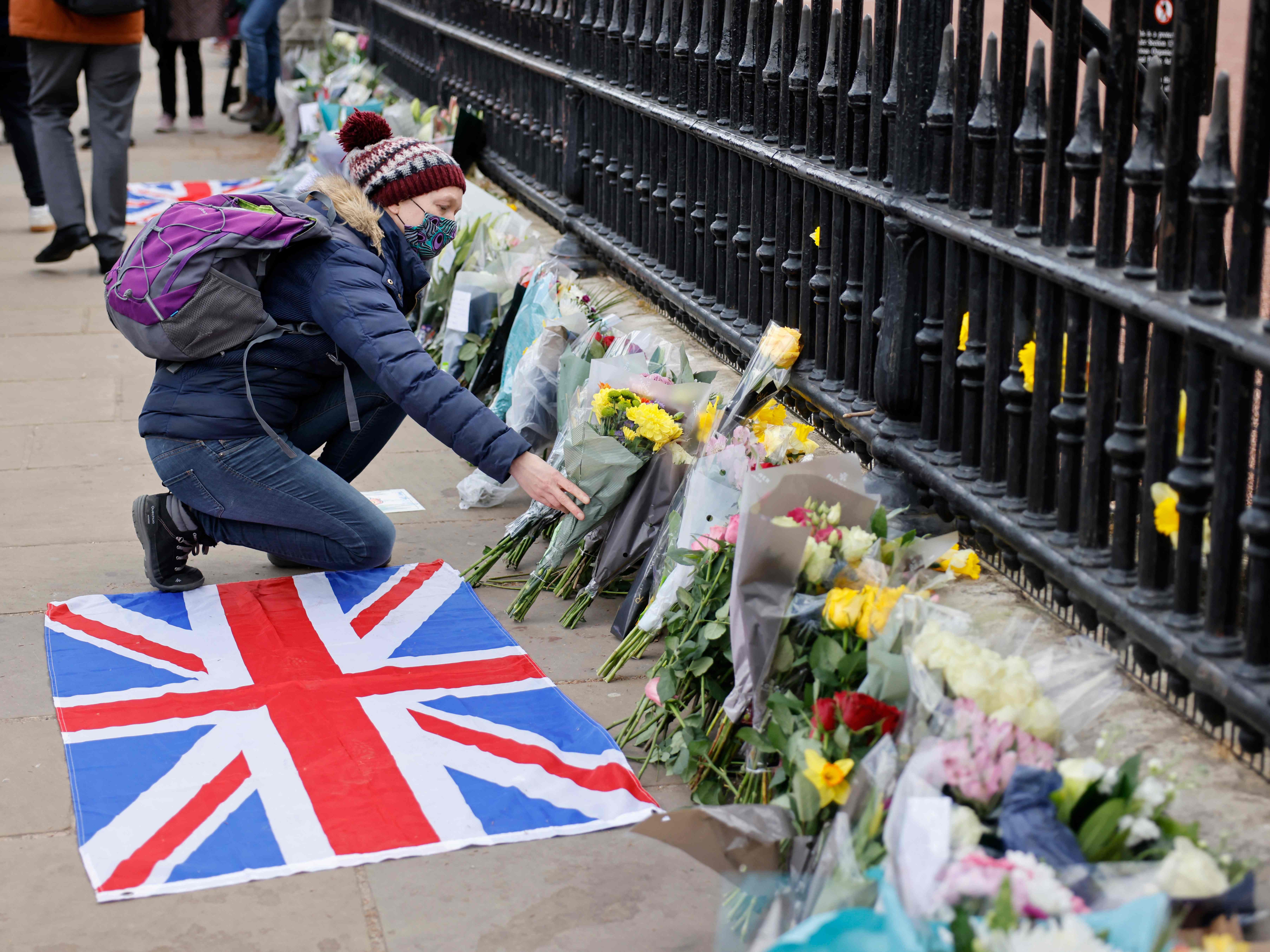 Mourner adds flowers outside Buckingham Palace