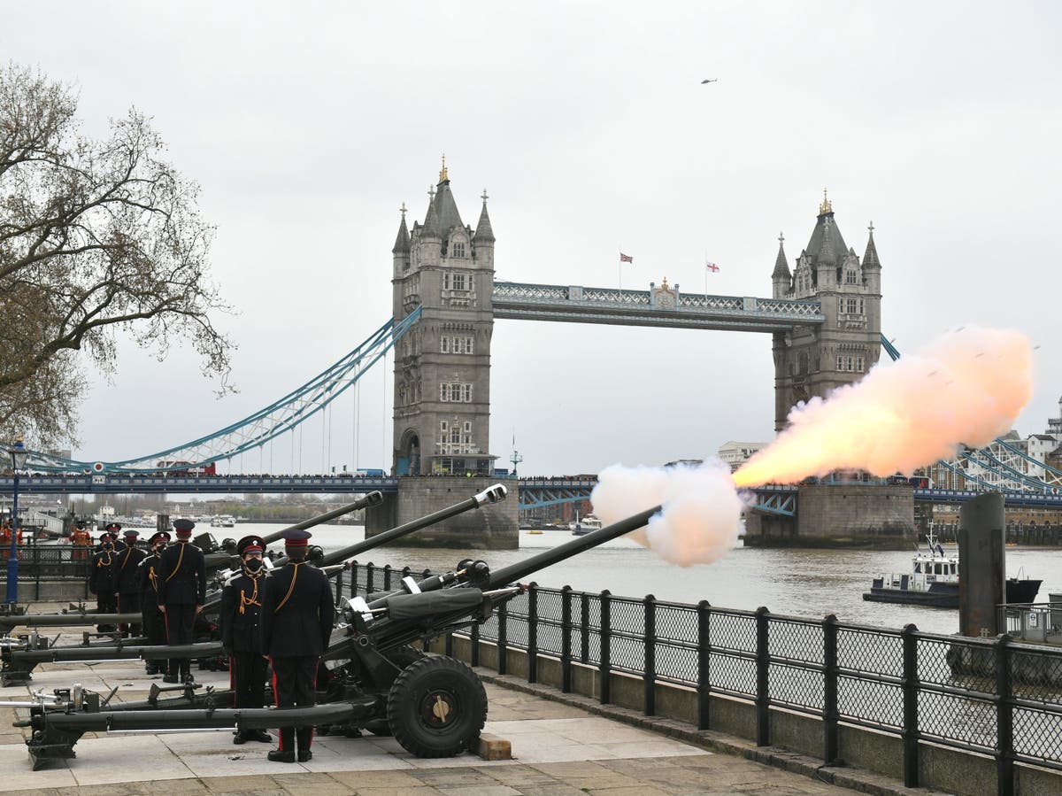 Prince Philip death: Gun salutes fired across UK in tribute to Duke of Edinburgh Prince Philip death: Gun salutes fired across UK in tribute to Duke of Edinburgh