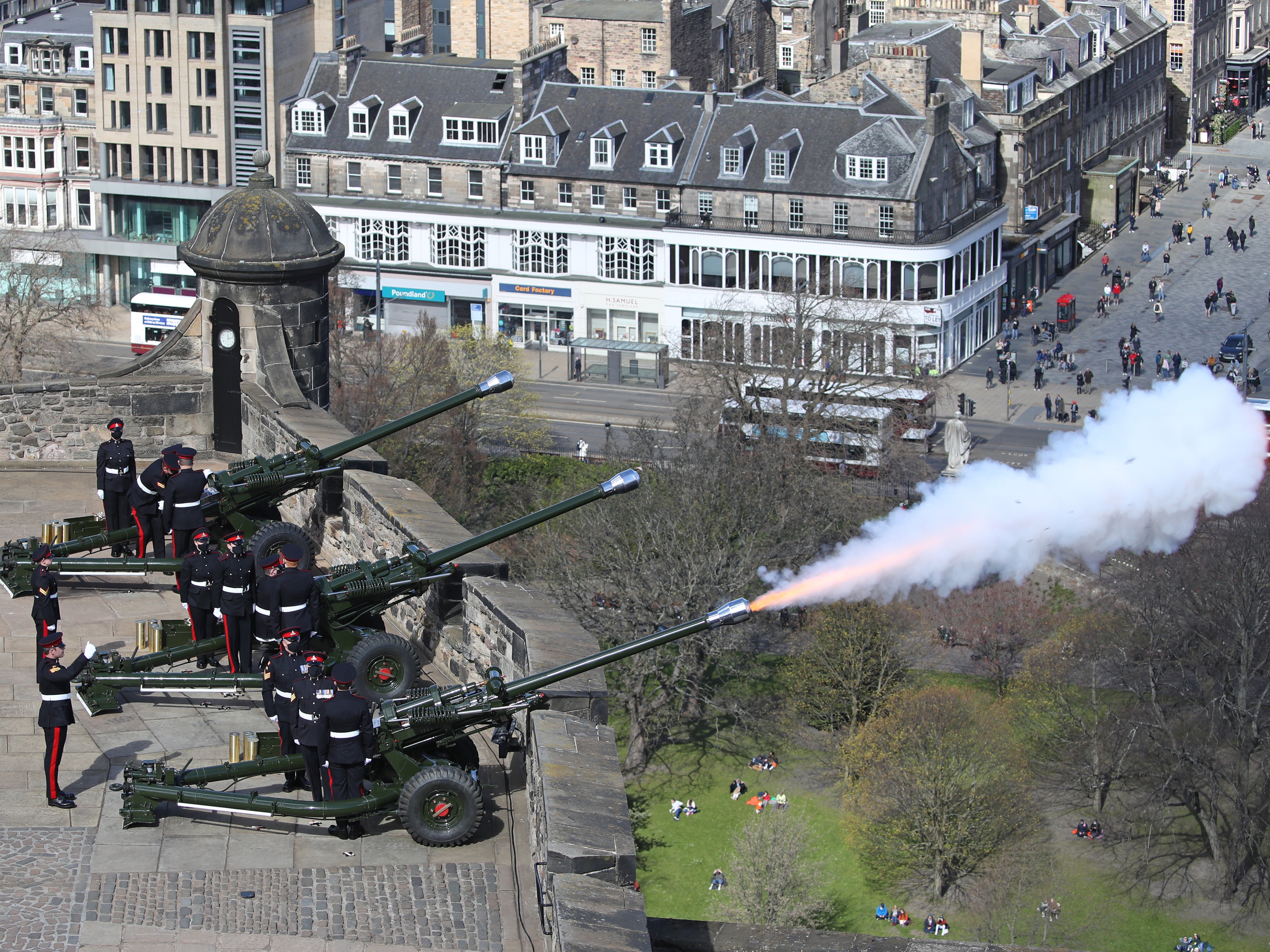 105th Regiment Royal Artillery fire salute at Edinburgh Castle