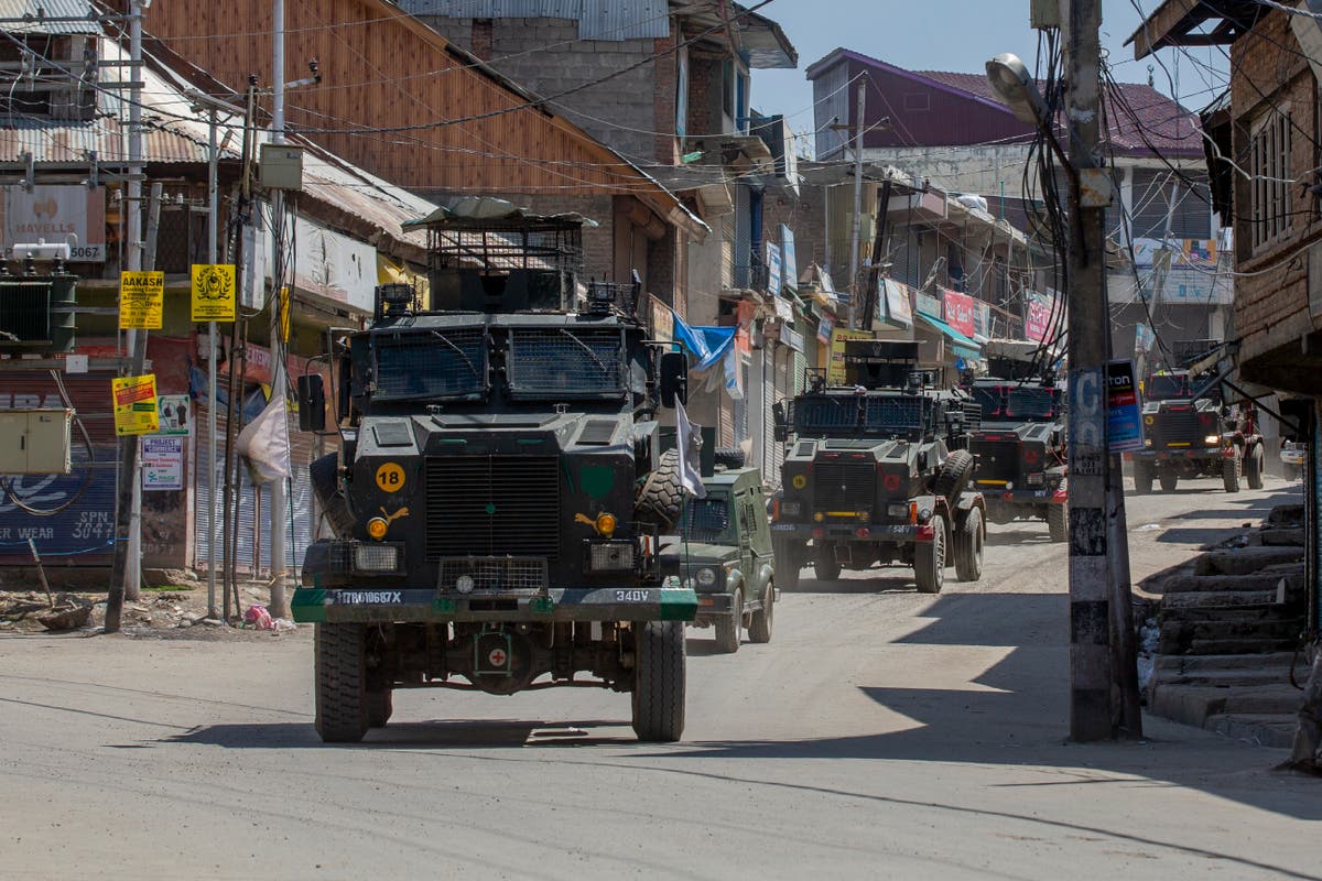 5 rebels killed, 2 India soldiers injured in Kashmir 