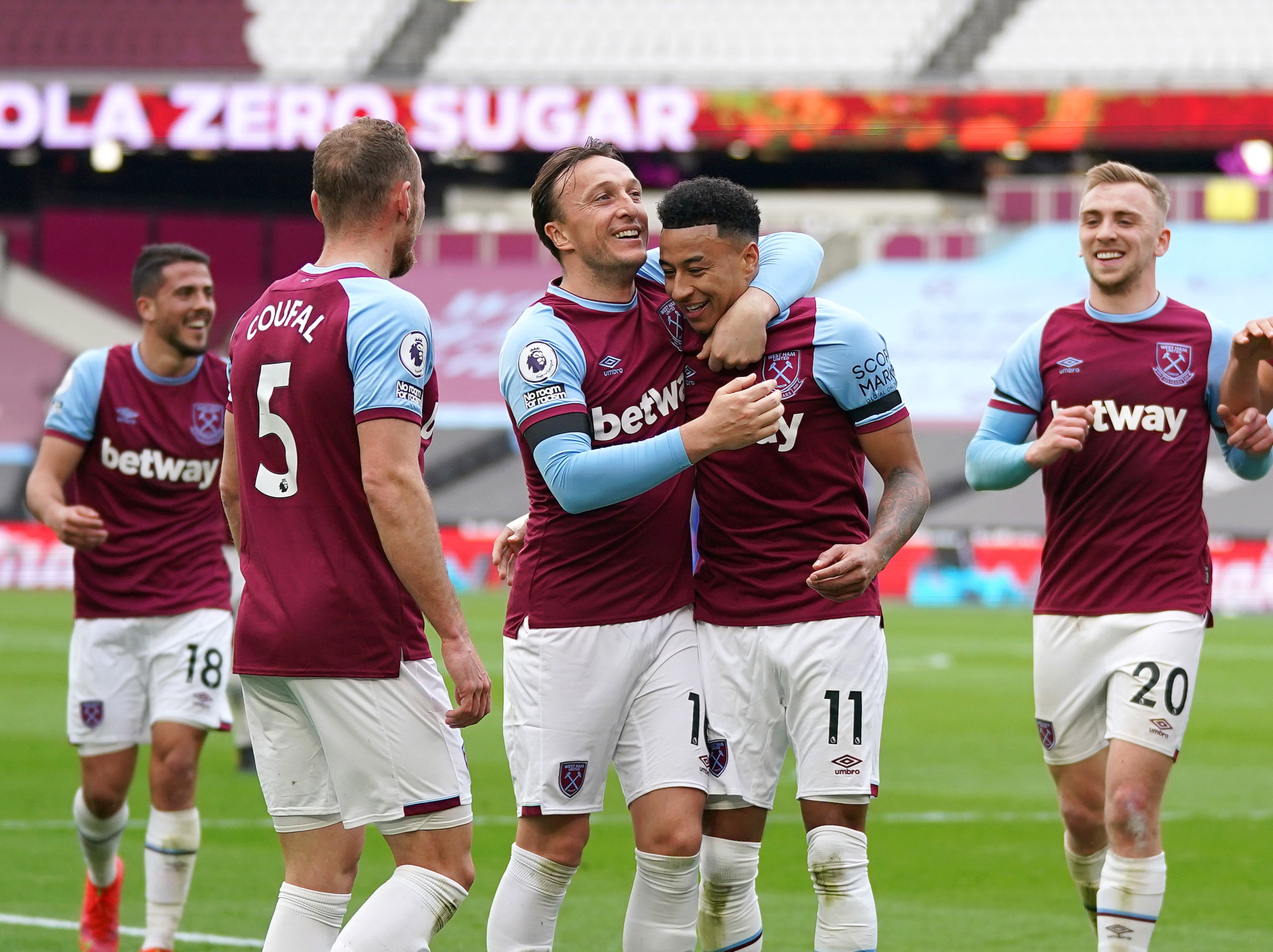 West Ham captain Mark Noble (centre left) celebrates with Jesse Lingard