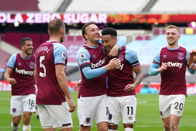 West Ham captain Mark Noble (centre left) celebrates with Jesse Lingard