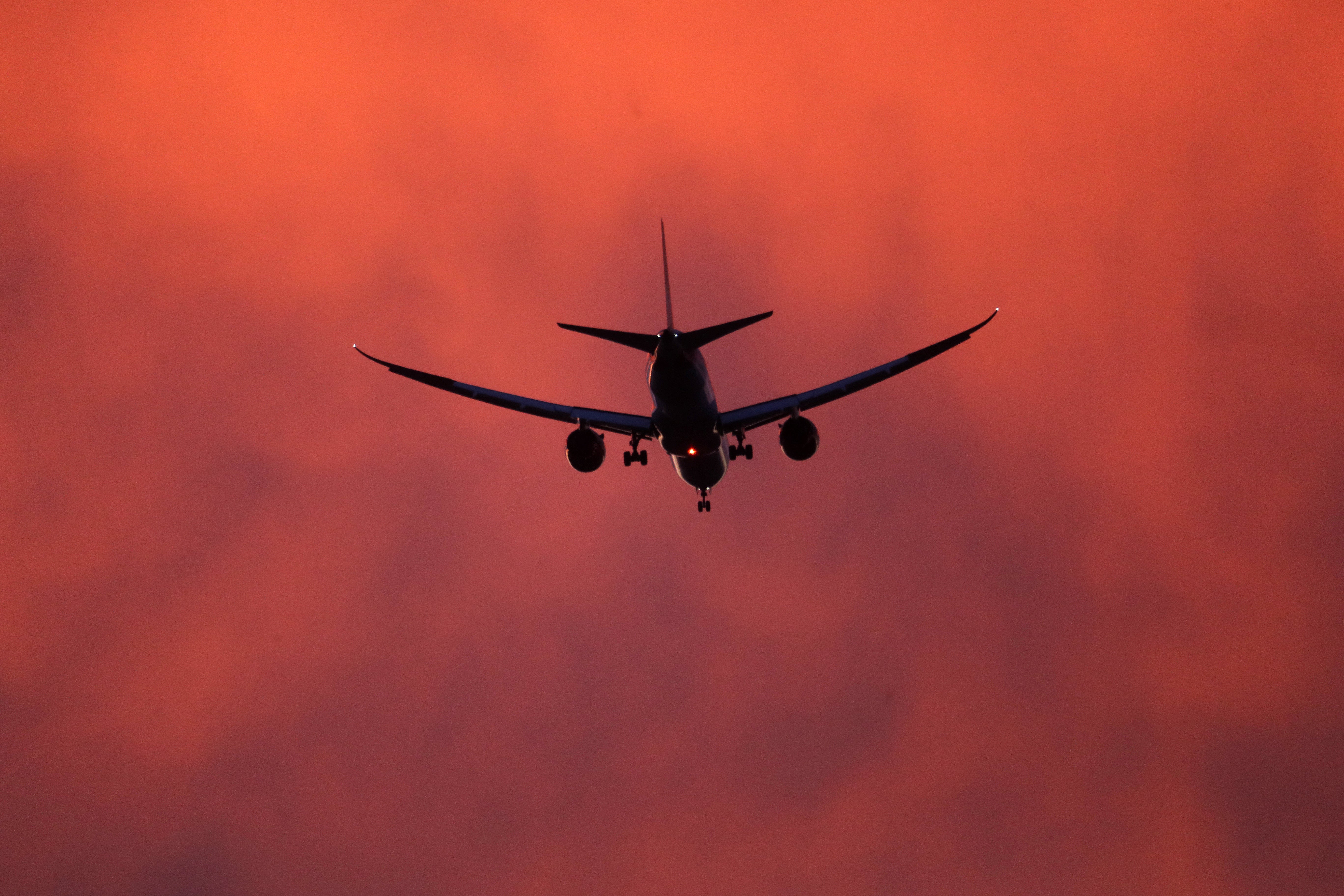 UK’s climate advisers have said there should be no new net airport expansion if the country is to meet its target of reaching net-zero emissions by 2050