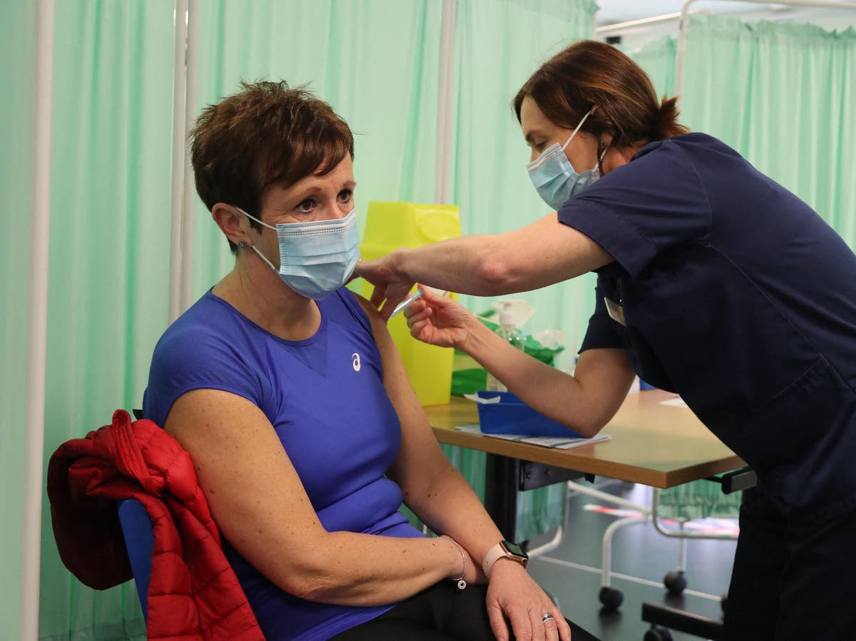 Coronavirus news – live: Vaccine mixing study expanded amid fears variant could slow lockdown easing Coronavirus news – live: Vaccine mixing study expanded amid fears variant could slow lockdown easing