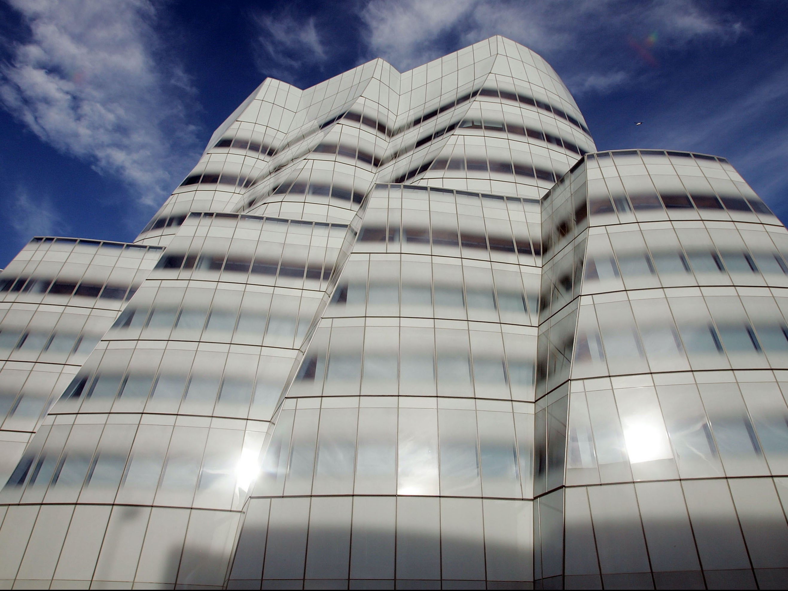 ‘Like icebergs moving down the freeway’ – Frank Gehry’s IAC building