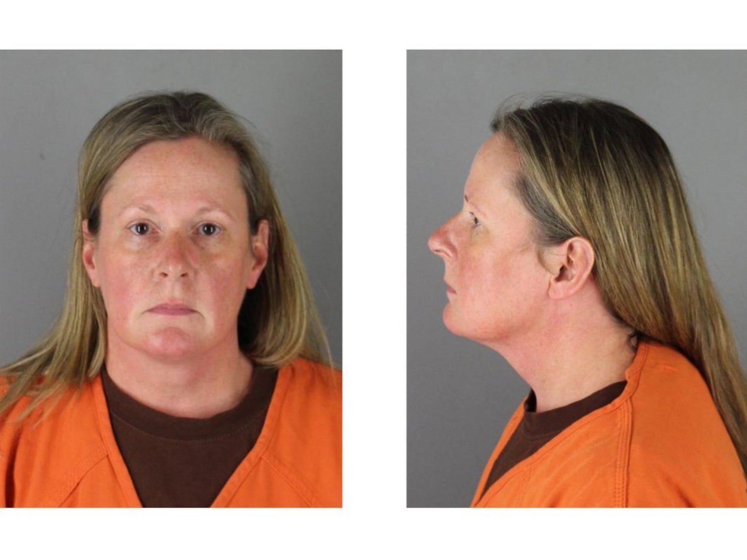 Una foto de reserva de Kimberly Potter luego de su arresto bajo sospecha de homicidio involuntario luego del tiroteo fatal de Daunte Wright