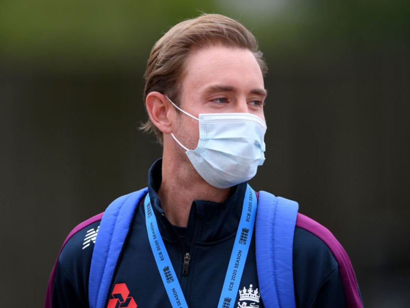 Stuart Broad wears a mask to England training
