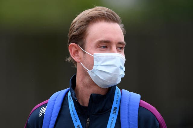 <p>Stuart Broad wears a mask to England training</p>