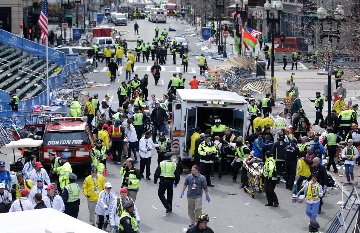Самое большое количество жертв теракта в мире. Теракт Бостонский марафон 2013. Бостонский марафон 2013 взрыв. Бостонском марафоне 15 апреля 2013 года.