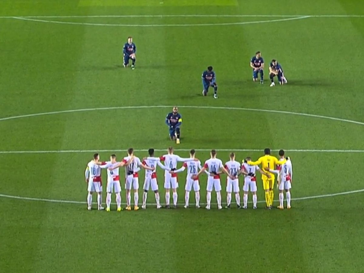 Alexandre Lacazette in powerful anti-racism statement by kneeling in front  of Slavia Prague aces after Glen Kamara abuse
