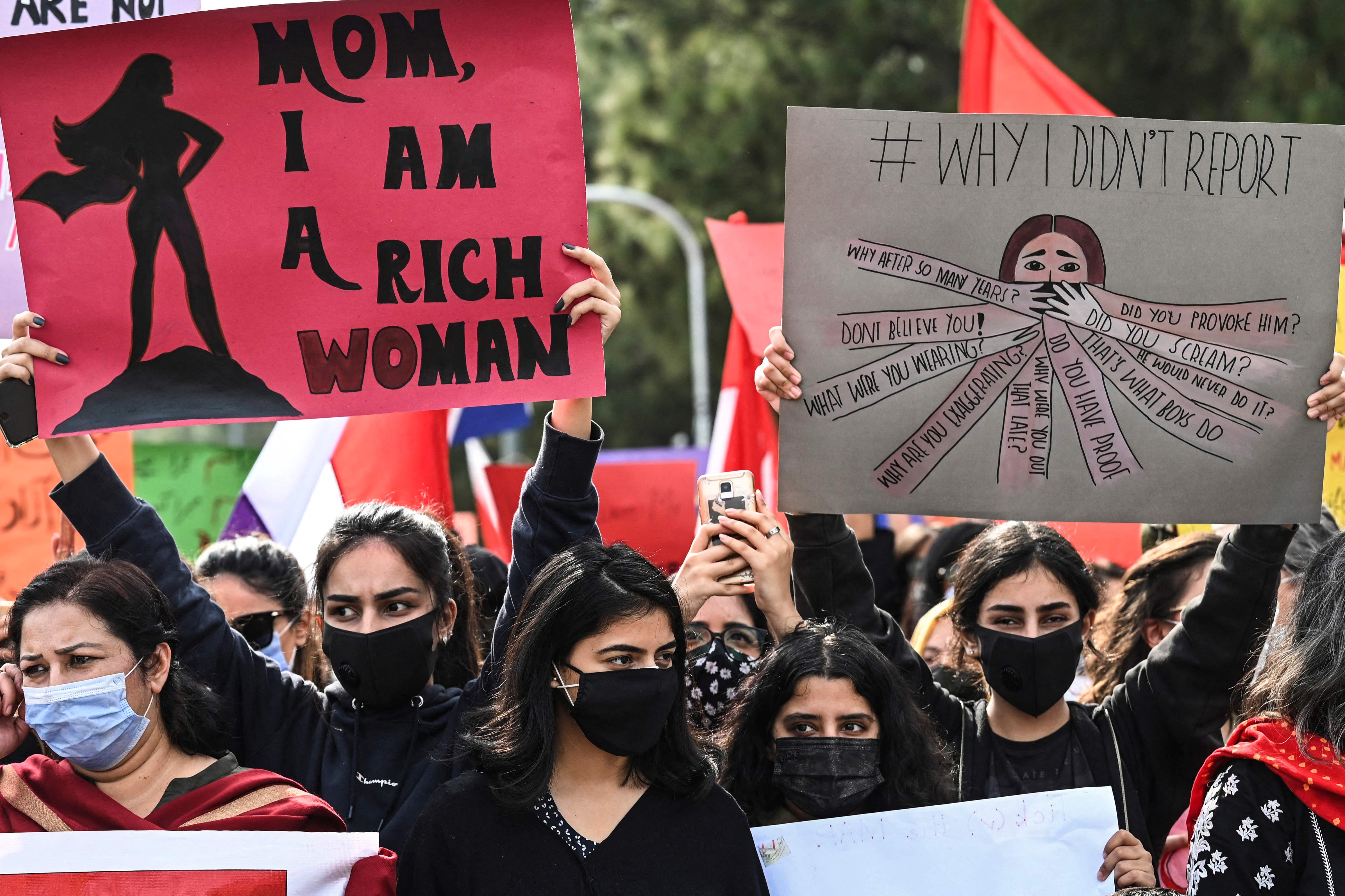 <p>Activists of ‘Aurat March’ during a rally to mark International Women’s Day in Islamabad on 8 March, 2021.</p>