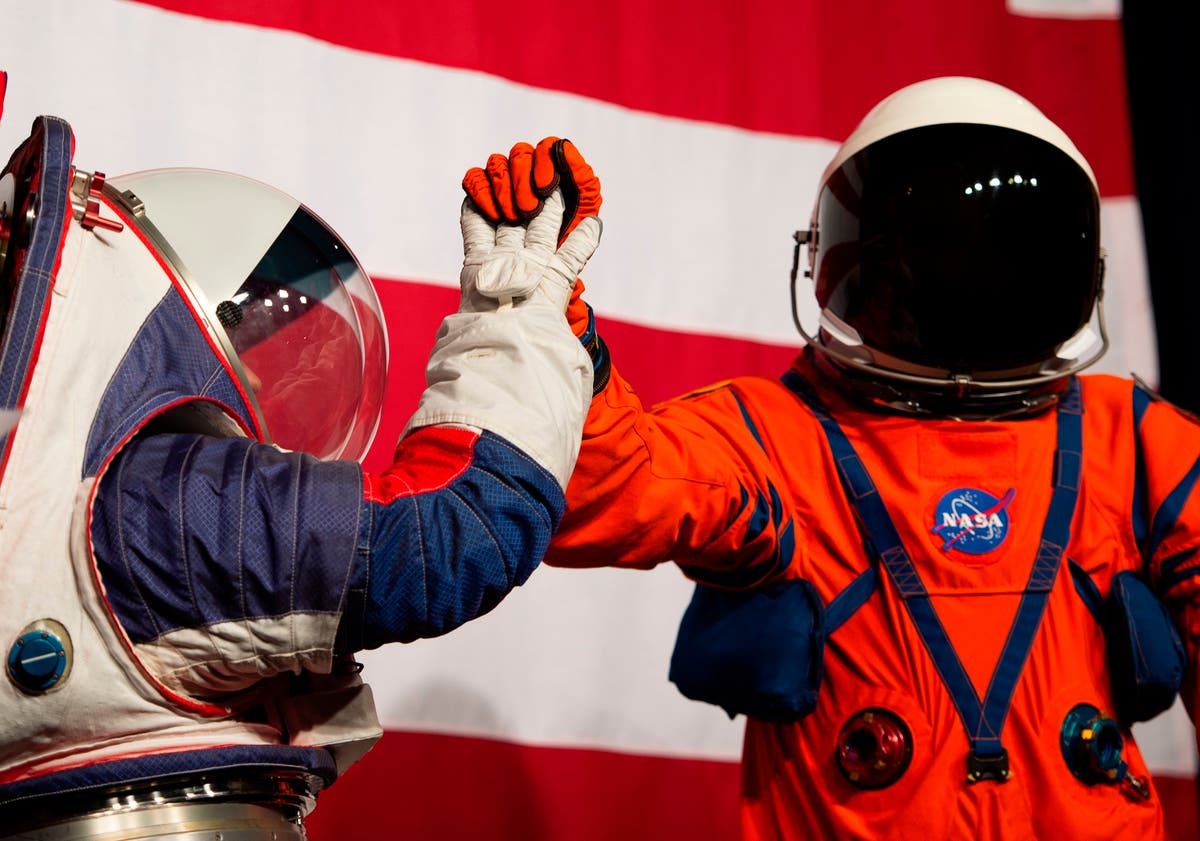 Космонавт в космосе 2024. Американские космонавты поздравляют. Космос 2024. День космонавтики в 2023 году.