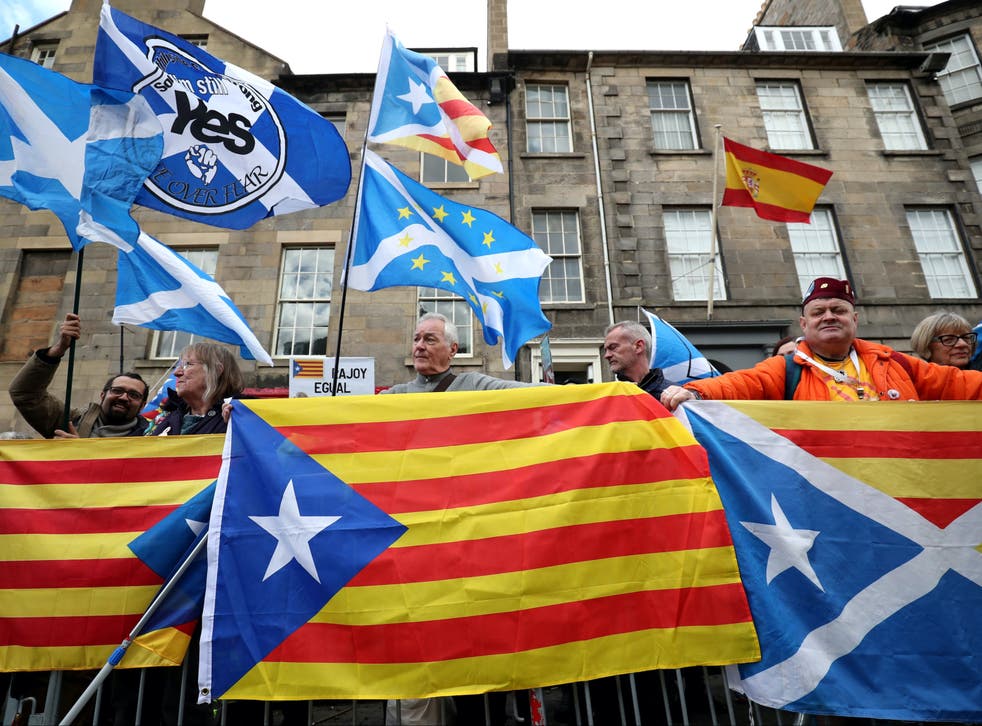 Scottish independence protesters in Edinburgh
