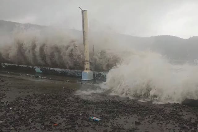 <p>Waves crash the shore as Super Typhoon Surigae moves close to the Philippines in Gigmoto</p>