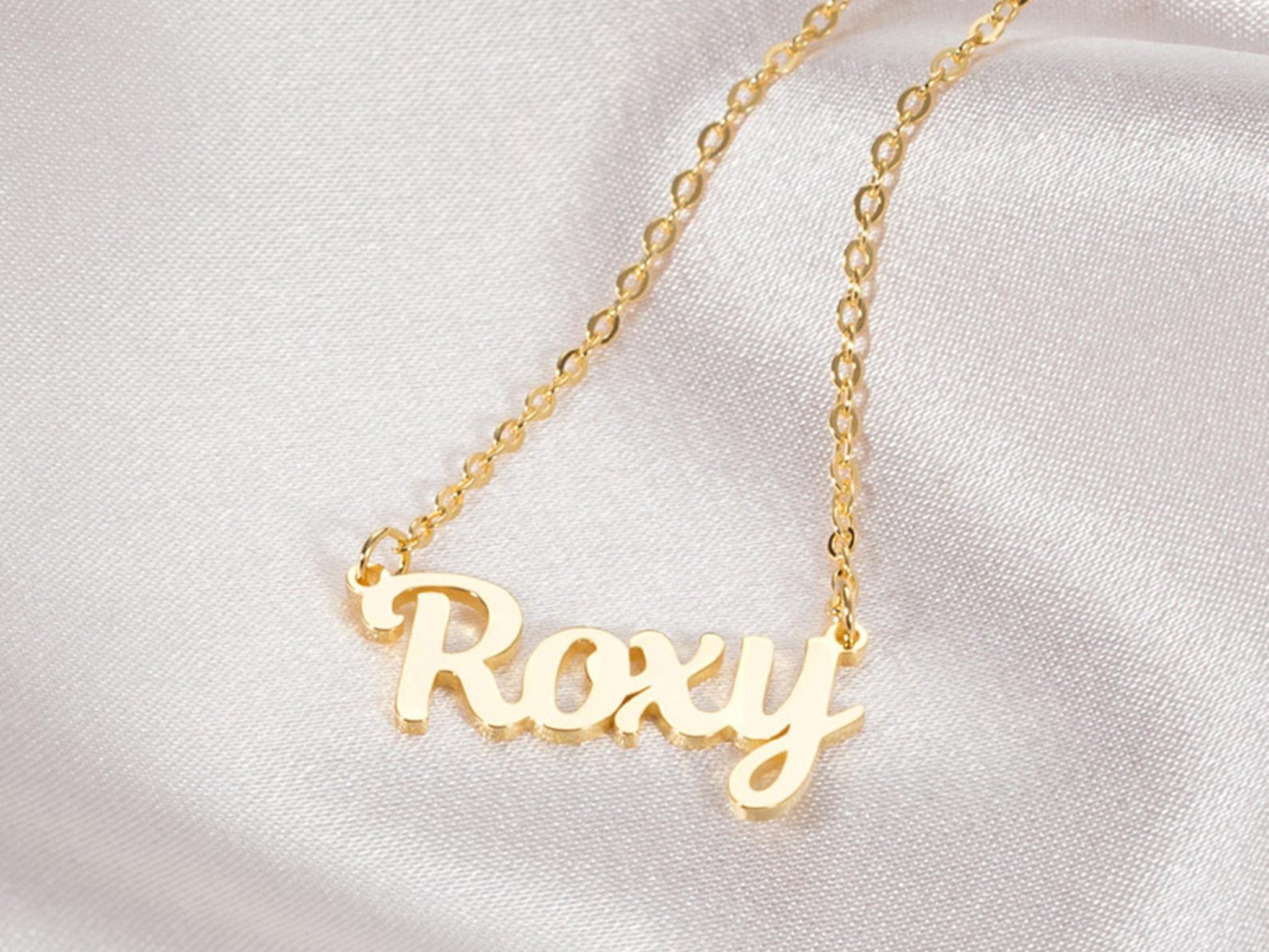 Beyoncé's nameplate necklace: Where to buy similar personalised styles