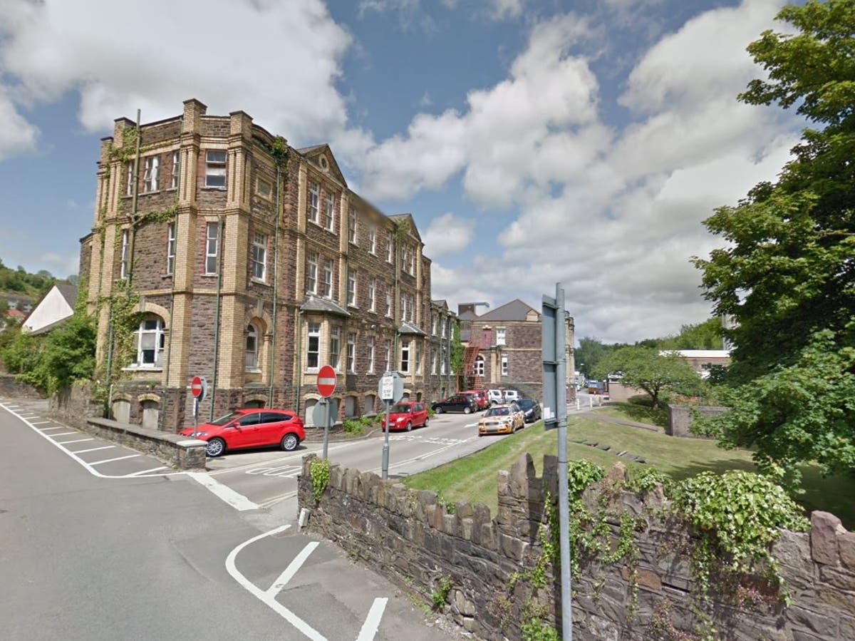 Elderly woman discharged from hospital and put to bed in wrong house
